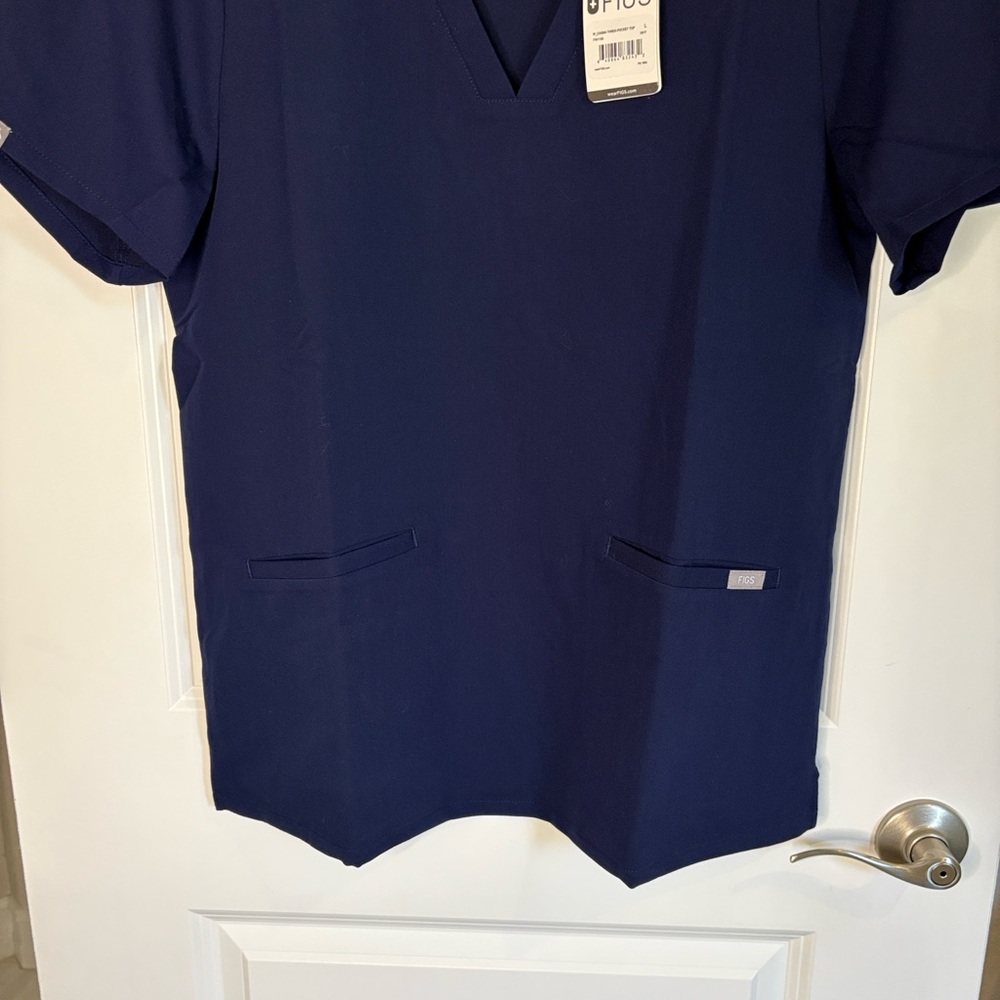 FIGS Casma Three-Pocket Scrub Top in Navy Blue Size Large NWT - Picture 4 of 11